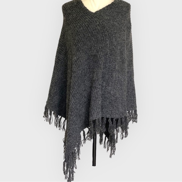 Jones New York Sweaters - Jones New York Sport Grey Woolen Poncho